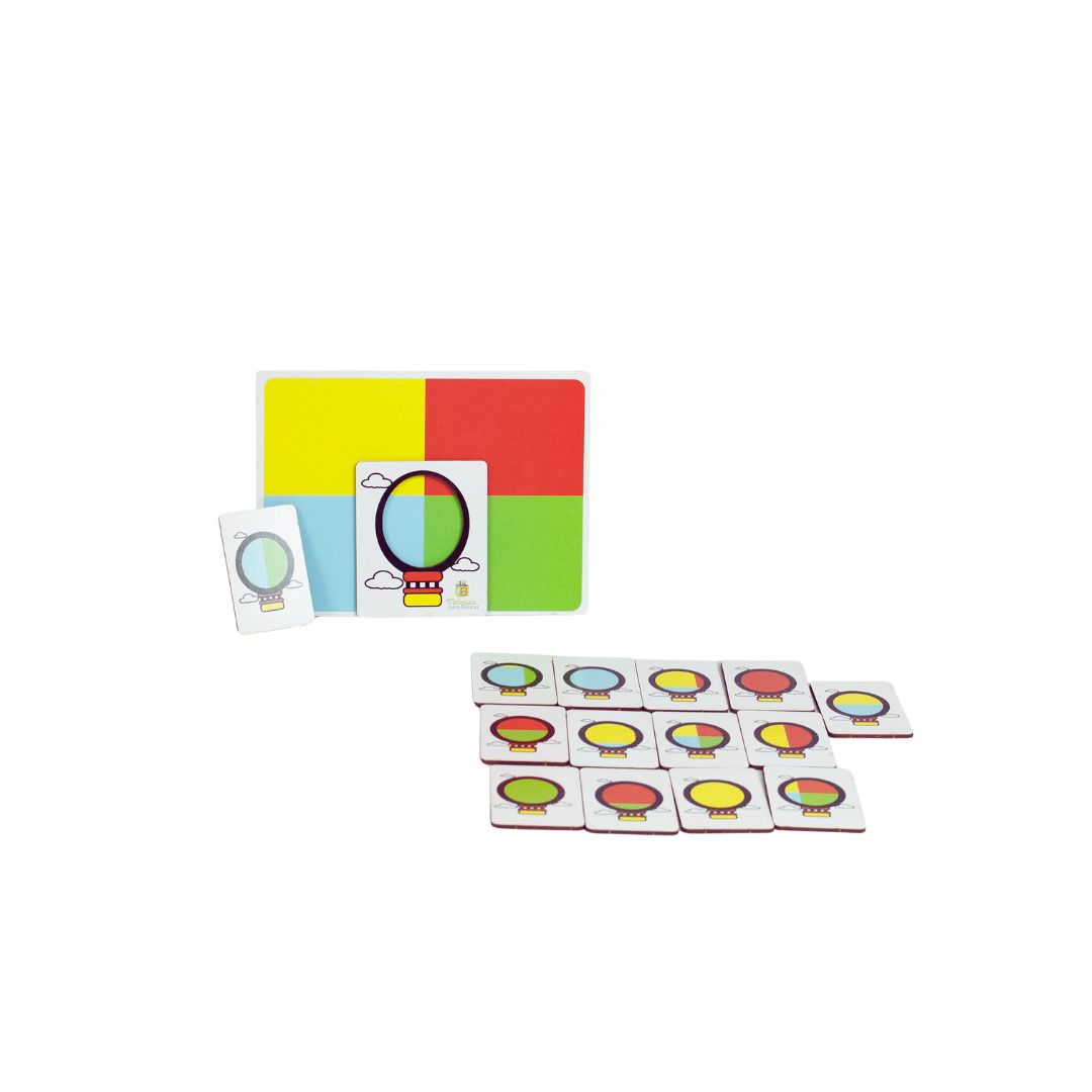 Balão colorido 3 Jogo Balão Colorido da Materiais para Brincar, mostrando uma placa de madeira com um balão vazado posicionado sobre uma superfície colorida, formando uma combinação de cores.