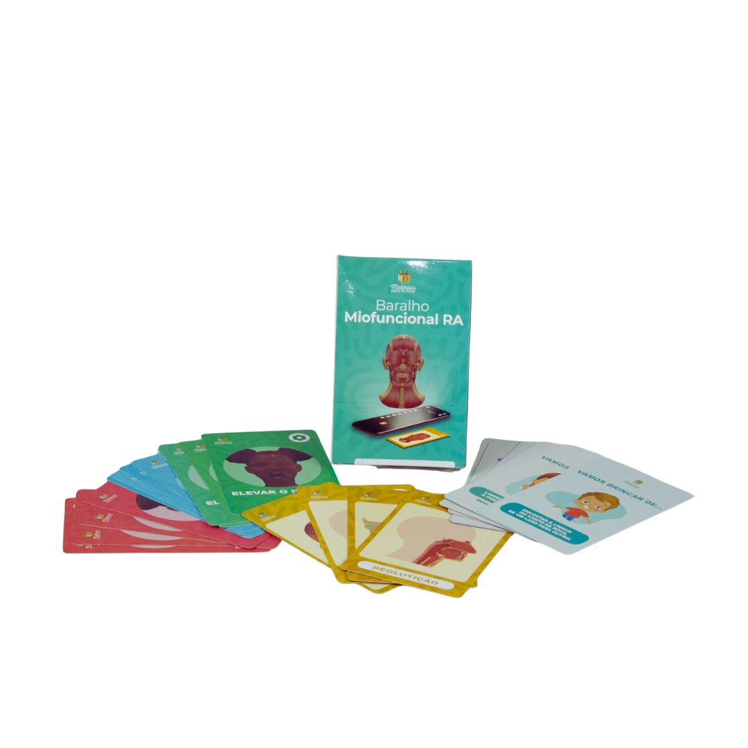 Baralho miofuncional em realidade aumentada 3 Baralho Miofuncional em Realidade Aumentada, com uma carta mostrando um modelo 3D de um músculo da face, e um celular ao lado exibindo a aplicação.