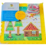 Kit Centro de Atividades Placa de Pinos da Materiais Para Brincar, mostrando uma placa de pinos de plástico com elásticos coloridos esticados formando um quadrado.