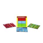 Jogo de associações Combinações, da Materiais para Brincar, com uma placa de MDF e 54 peças coloridas.