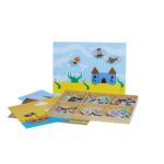 Kit Histórias para Brincar da Materiais Para Brincar, mostrando a caixa de madeira aberta com as fichas e os cenários de madeira organizados ao redor, prontos para a brincadeira.