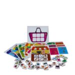 Jogo Minhas Lojinhas da Materiais para Brincar, mostrando um cenário de loja com fichas de produtos e uma cesta de compras.