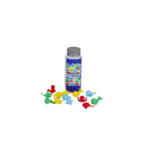 Kit Miniaturas Fundo do Mar da Materiais Para Brincar, mostrando o pote azul com algumas das miniaturas de animais marinhos espalhadas ao redor. As miniaturas, em cores vibrantes, estão organizadas por tipo ou cor.