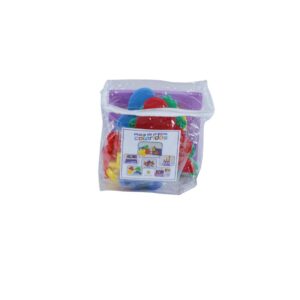 Kit Placa de Pregos Coloridos da Materiais Para Brincar, mostrando as cinco placas de EVA com formatos de uva, carro, foguete, sapo e um quadrado. Alguns dos 33 pregos coloridos já foram inseridos nas placas, formando padrões simples.