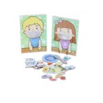 Kit Vamos Comer? da Materiais para Brincar, mostrando um boneco de madeira com alimentos de brinquedo sendo colocados na boca.