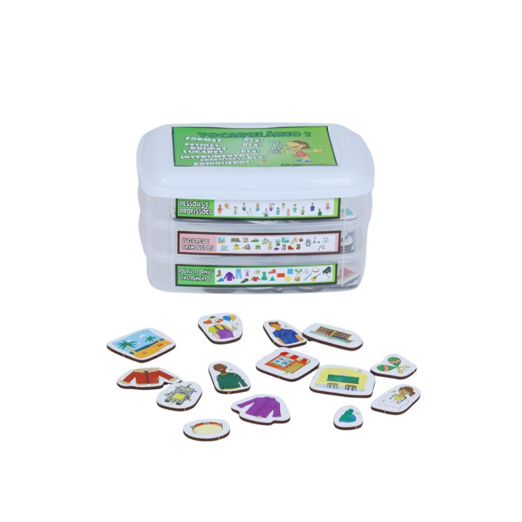 Kit Vocabulário 2 - Verde da Materiais Para Brincar, mostrando uma caixa com 60 figuras magnéticas de temas como profissões, brinquedos e roupas.