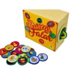 O jogo Brincar de Falar da Materiais Para Brincar, mostrando a caixa de madeira aberta com as 42 fichas coloridas dentro. Algumas fichas estão espalhadas, exibindo ilustrações para imitação de sons e gestos.